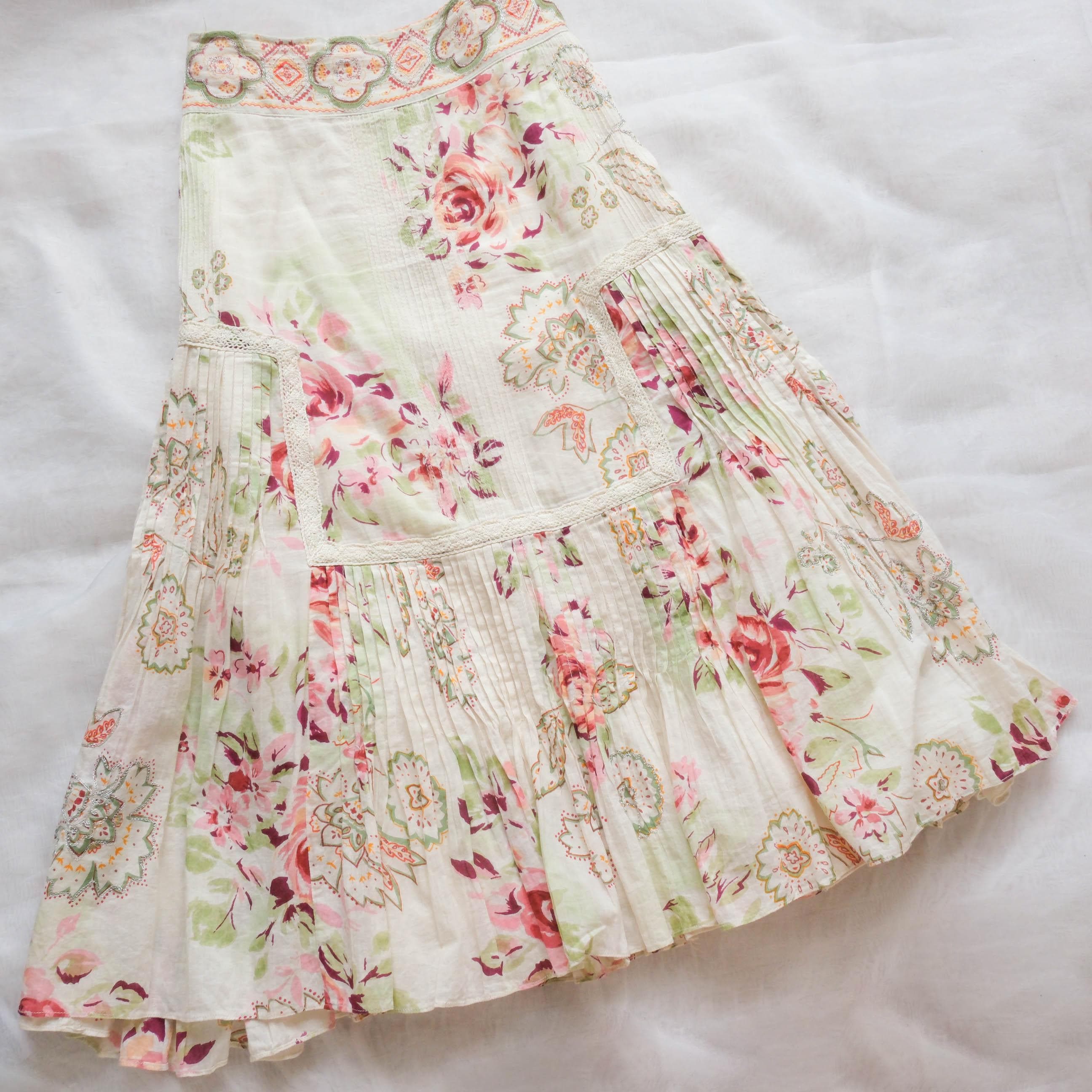 DERHY Beautiful Vintage Cottage Fairy Floral Embellisment Midi Skirt