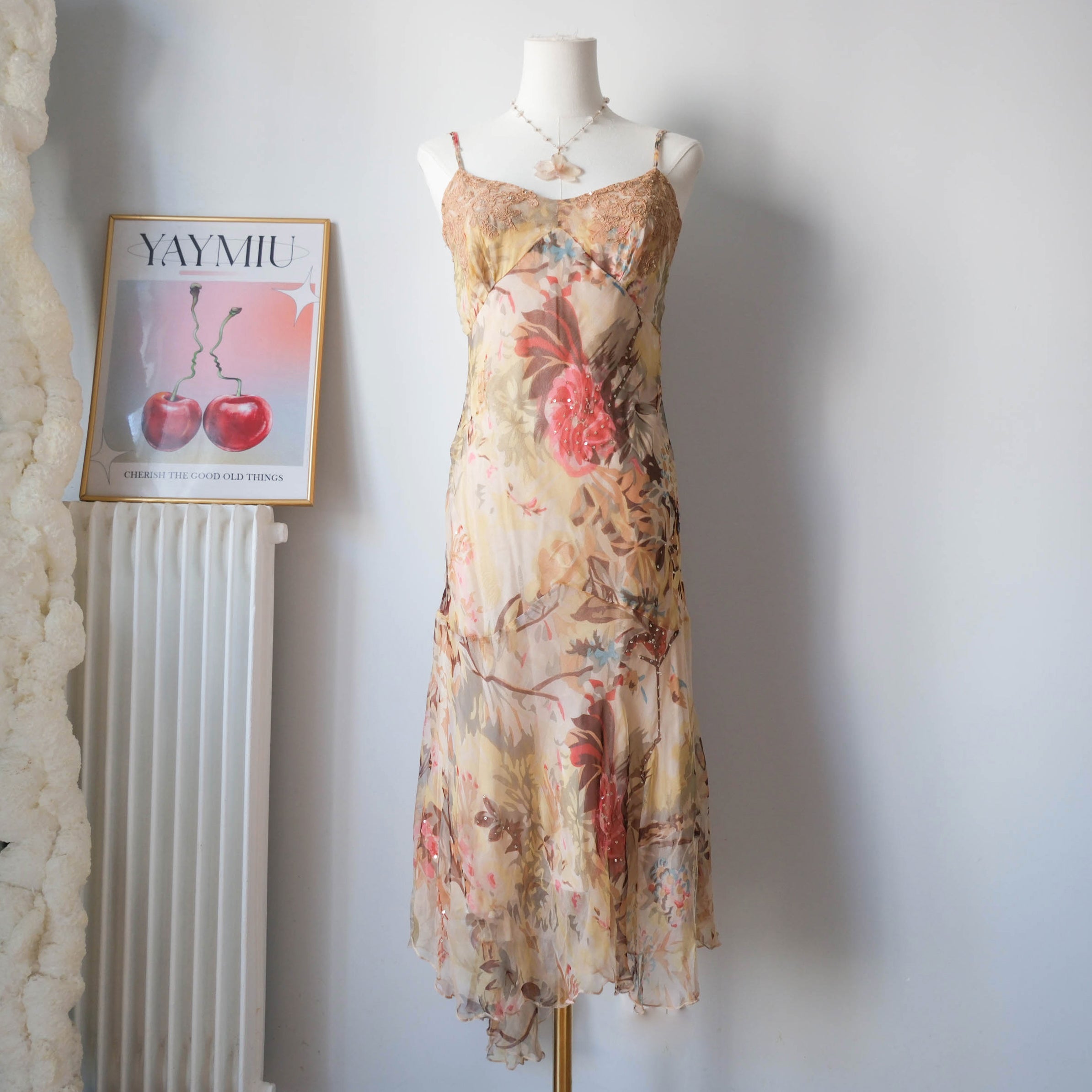 DERHY Vintage Beautiful Cottage Floral Embellisment Dress