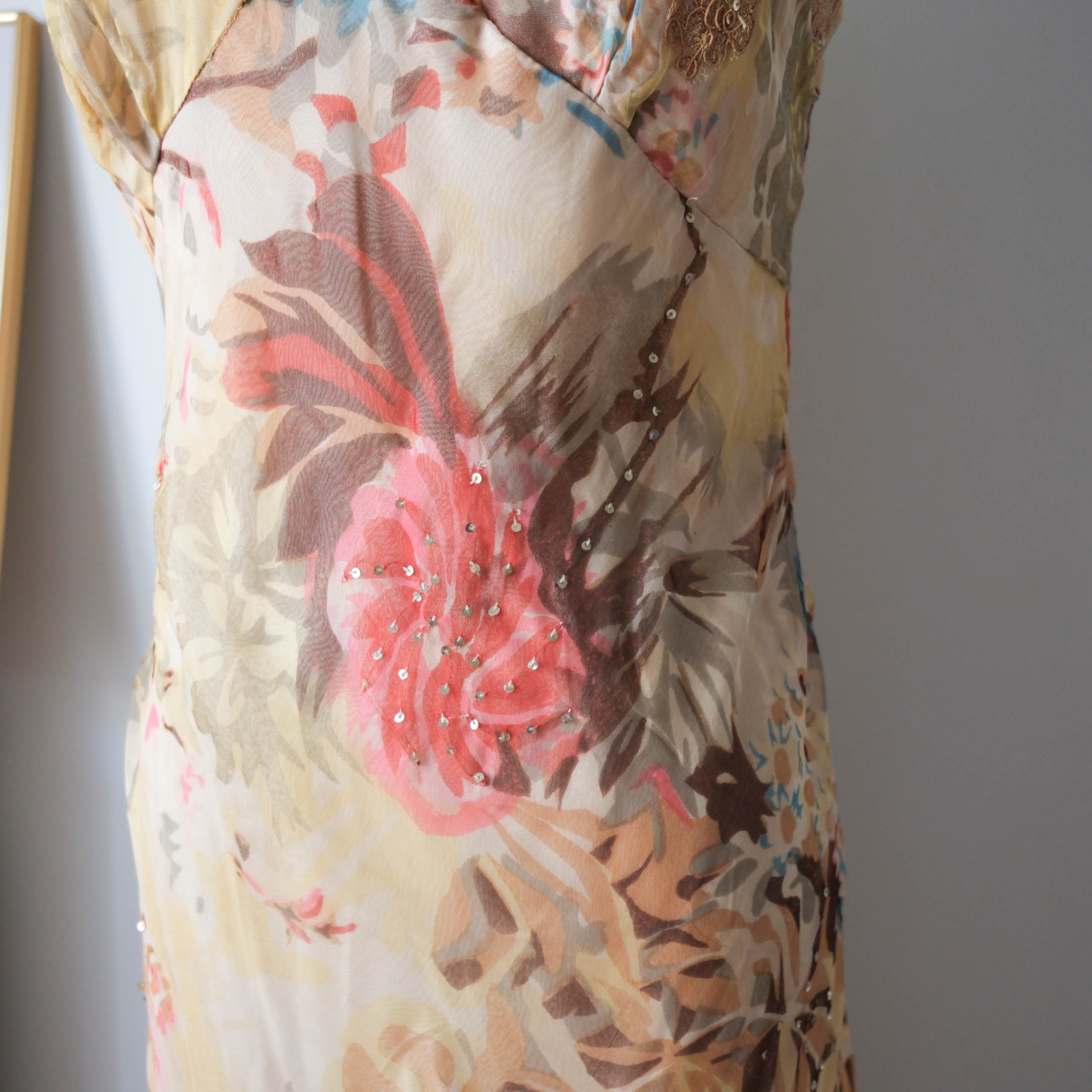 DERHY Vintage Beautiful Cottage Floral Embellisment Dress